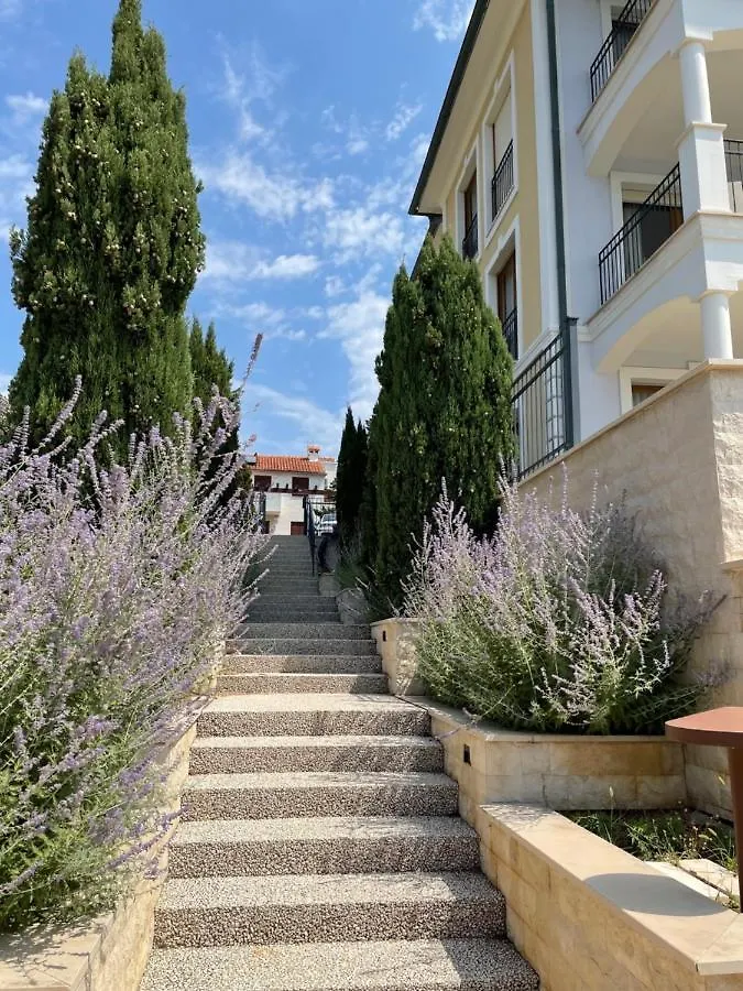 Povile Suites 0*,